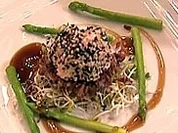 Roter Puffer mit Räucherlachsmousse an Dashi - Rezept