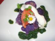 Lachstartar auf lila Kartoffelsalat mit grünem Pesto - Rezept