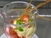 Sanddorneis an Erdbeersalat - Rezept