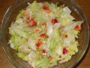Salat - Eisbergsalat mit Möhren und Erdbeeren - Rezept