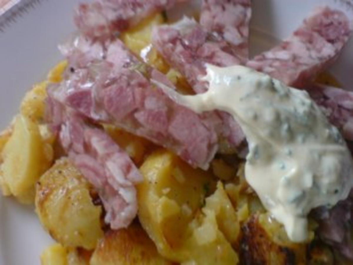 Bratkartoffeln mit Sülze und Remouladensoße - Rezept - Bild Nr. 2