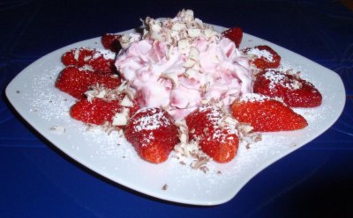 Bilder für Erdbeer-Quark-Dessert - Rezept