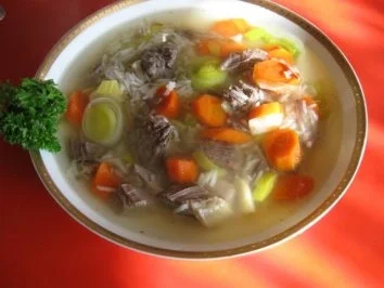 Rindfleischsuppe mit Gemüse und Reis - Rezept