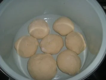 Rezept: Hefeklöße - echt logggger - luftig Bild Nr. 5 Hefeklöße - echt logggger - luftig - Rezept - Bild Nr. 5