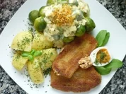 Falsche Kotlett in Walnusspanade an Rosenkohl in Kräuter-Eier-Sauce und Salzkartoffeln - Rezept