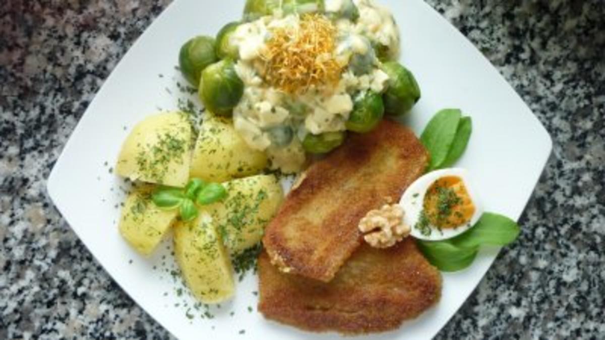 Bilder für Falsche Kotlett in Walnusspanade an Rosenkohl in Kräuter-Eier-Sauce und Salzkartoffeln - Rezept