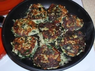 Rezept: Kartoffel-Spinat-Pflanzerl mit Kräuterquark-Dip Bild Nr. 4 Kartoffel-Spinat-Pflanzerl mit Kräuterquark-Dip - Rezept - Bild Nr. 4