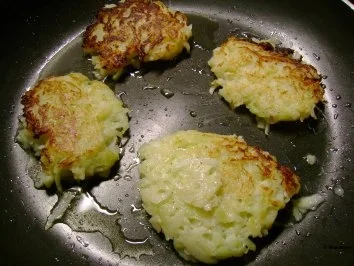 Fisch: Zanderfilet auf Kohlrabipuffer mit Schnittlauchcreme - Rezept - Bild Nr. 3