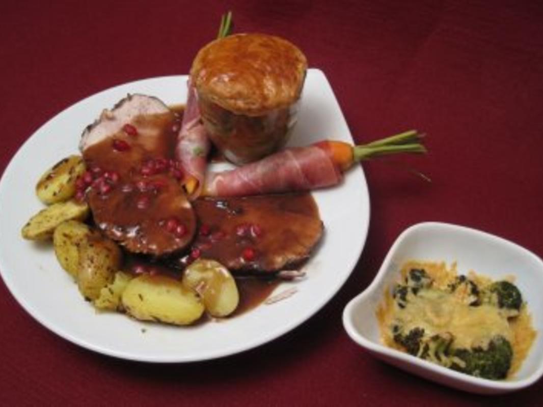 Putenschmorbraten mit Gemüse und jungen Kartoffeln - Rezept - kochbar.de