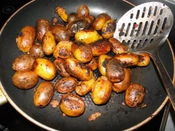 Rezept: Falscher Hase ohne Eier (hab ich vergessen) mit gerösteten Drillingen Bild Nr. 3 Falscher Hase ohne Eier (hab ich vergessen) mit gerösteten Drillingen - Rezept - Bild Nr. 3