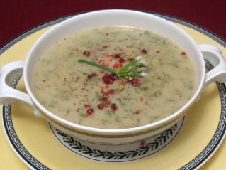 Rezept: Kräutersüppchen mit Garnelen und selbst gebackenem Brioche Kräutersüppchen mit Garnelen und selbst gebackenem Brioche - Rezept