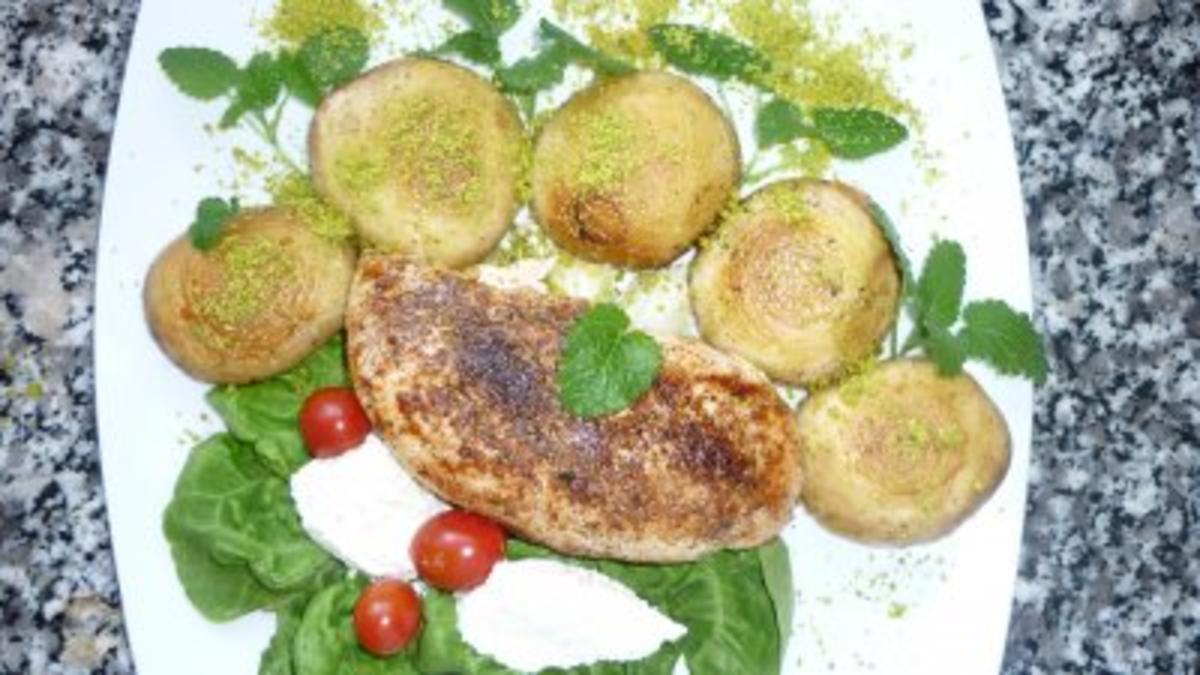 Hähnchenfilet "Ras El Hanout" an Champignonköpfen mit Pistaziensalz und Ziegenkäsenocken - Rezept
