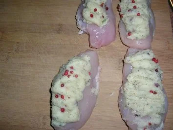 Rezept: Hähnchenbrust unter der Kartoffel-Pfefferhaube an frischem Blattspinat +geschmorten Tomate Bild Nr. 4 Hähnchenbrust unter der Kartoffel-Pfefferhaube an frischem Blattspinat +geschmorten Tomate - Rezept - Bild Nr. 4