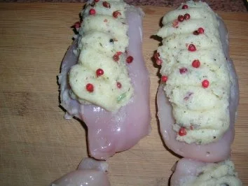 Rezept: Hähnchenbrust unter der Kartoffel-Pfefferhaube an frischem Blattspinat +geschmorten Tomate Bild Nr. 5 Hähnchenbrust unter der Kartoffel-Pfefferhaube an frischem Blattspinat +geschmorten Tomate - Rezept - Bild Nr. 5