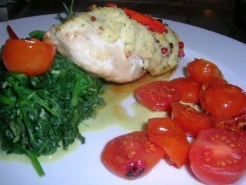 Rezept: Hähnchenbrust unter der Kartoffel-Pfefferhaube an frischem Blattspinat +geschmorten Tomate Bild Nr. 2 Hähnchenbrust unter der Kartoffel-Pfefferhaube an frischem Blattspinat +geschmorten Tomate - Rezept - Bild Nr. 2