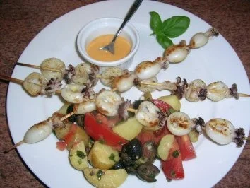 Rezept: Tintenfischspieße mit leichtem asiatischen Touch Tintenfischspieße mit leichtem asiatischen Touch - Rezept