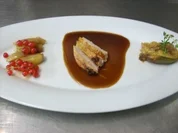 Perlhuhnbrust auf Cassissoße mit Feigen und Schalotten - Rezept