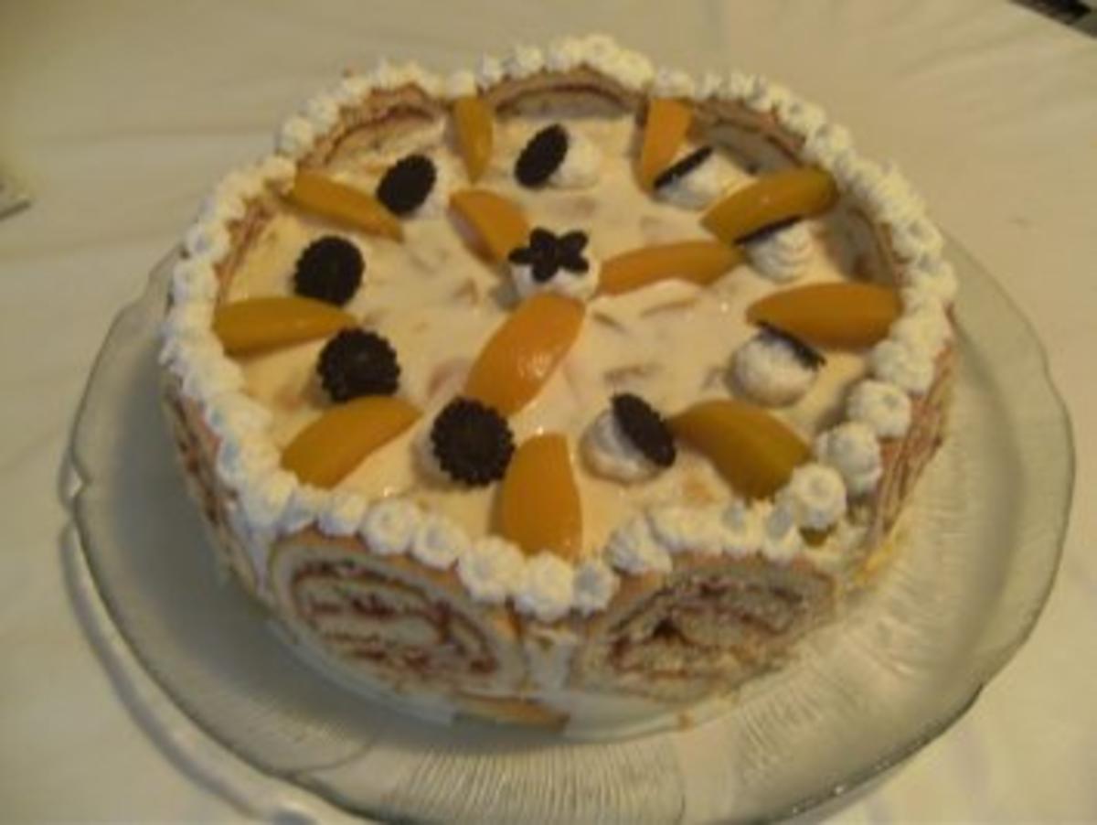 TORTE - Pfirsich-Quark-Biskuitrollen-Torte - Rezept