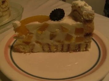 Rezept: TORTE - Pfirsich-Quark-Biskuitrollen-Torte Bild Nr. 3 TORTE - Pfirsich-Quark-Biskuitrollen-Torte - Rezept - Bild Nr. 3