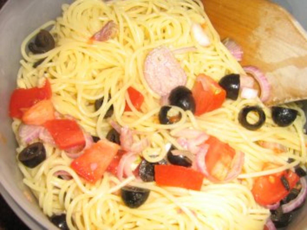 Gefüllte Paprika mit Saghettini und Oliven - Rezept - Bild Nr. 4