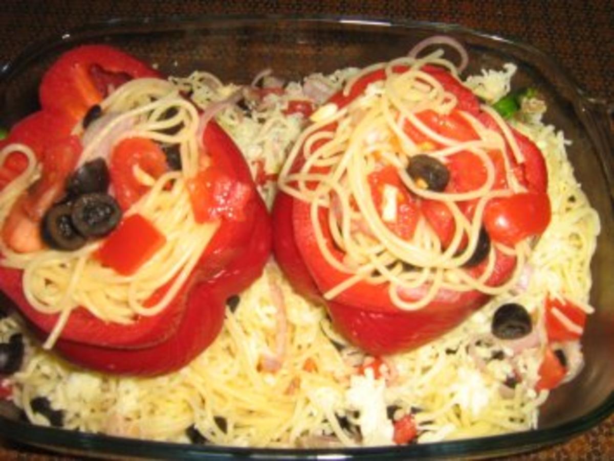 Gefüllte Paprika mit Saghettini und Oliven - Rezept - Bild Nr. 5