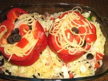 Rezept: Gefüllte Paprika mit Saghettini und Oliven Bild Nr. 5 Gefüllte Paprika mit Saghettini und Oliven - Rezept - Bild Nr. 5