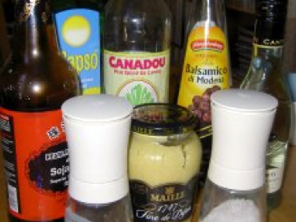 Salatdressing Grundrezept - einfach - 620 kcal/100g Salatdressing Grundrezept - einfach - 620 kcal/100g