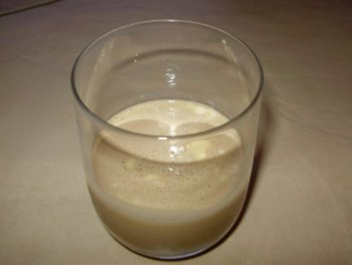 Bilder für Elefantenmilch mit Amaretto und Cappuccino - Pulver - Rezept