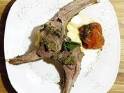 Tekuiti–Lammrippchen an zartgrüner Mintpate mit Kartoffelpüree - Rezept