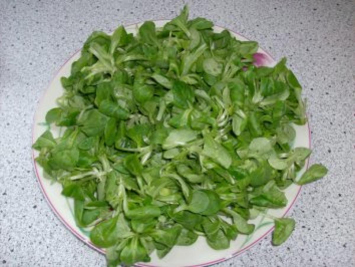 Grüner Spargel auf Feldsalat mit Bärlauch-Eier Dressing - Rezept - Bild Nr. 2