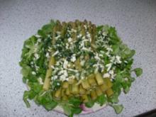 Grüner Spargel auf Feldsalat mit Bärlauch-Eier Dressing - Rezept