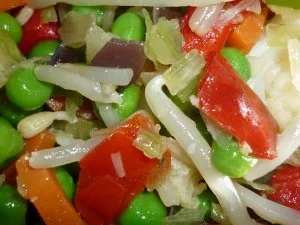 Rezept: Rindfleischsuppe mit chinesischem Gemüse und grünen Spargeltortelloni Bild Nr. 3 Rindfleischsuppe mit chinesischem Gemüse und grünen Spargeltortelloni - Rezept - Bild Nr. 3