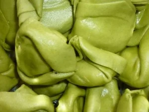 Rezept: Rindfleischsuppe mit chinesischem Gemüse und grünen Spargeltortelloni Bild Nr. 4 Rindfleischsuppe mit chinesischem Gemüse und grünen Spargeltortelloni - Rezept - Bild Nr. 4