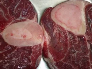 Rezept: Rindfleischsuppe mit chinesischem Gemüse und grünen Spargeltortelloni Bild Nr. 5 Rindfleischsuppe mit chinesischem Gemüse und grünen Spargeltortelloni - Rezept - Bild Nr. 5