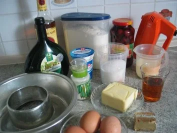 Süßspeisen + Desserts: Rum - Savarin - Rezept