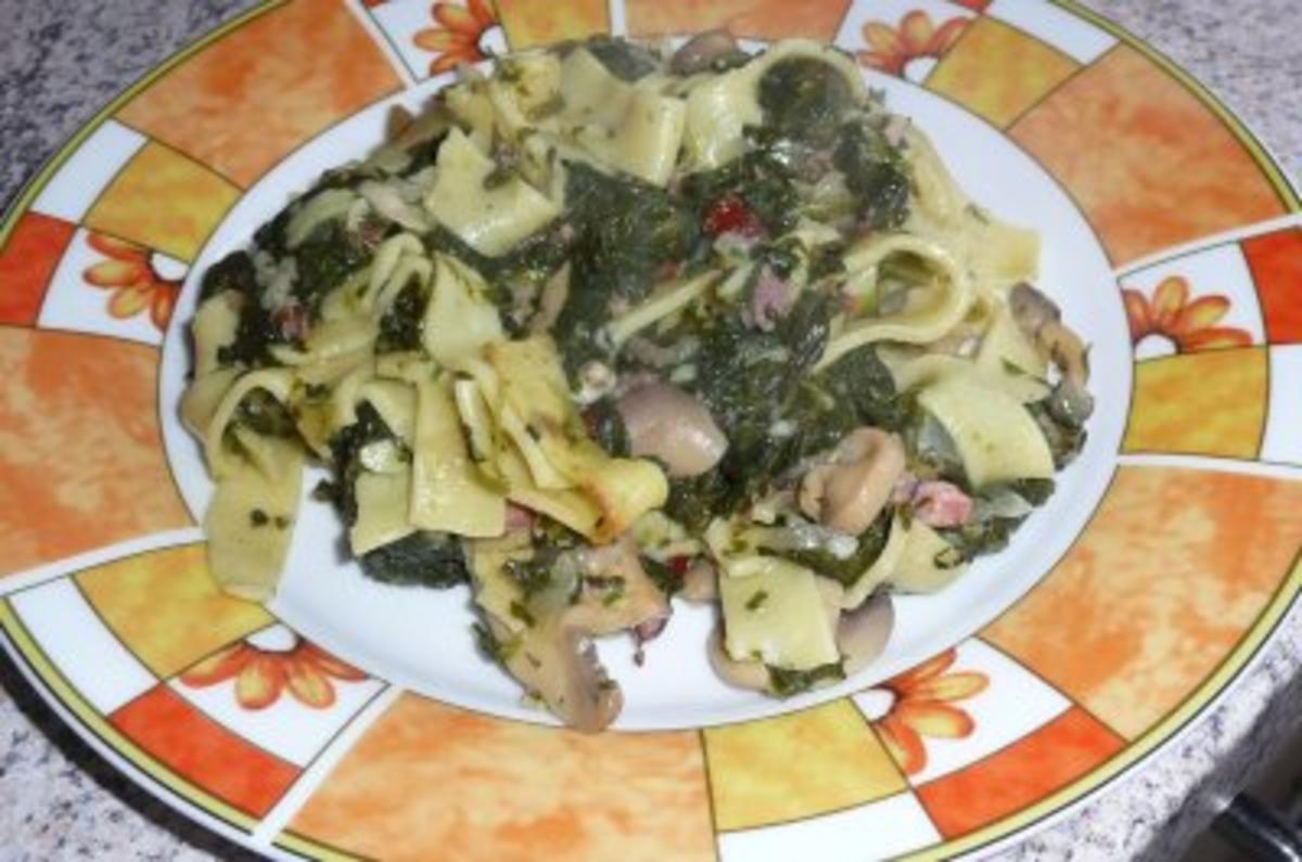 Pasta: Spinat - Nudelauflauf mit Champignons im Römertopf - Rezept ...