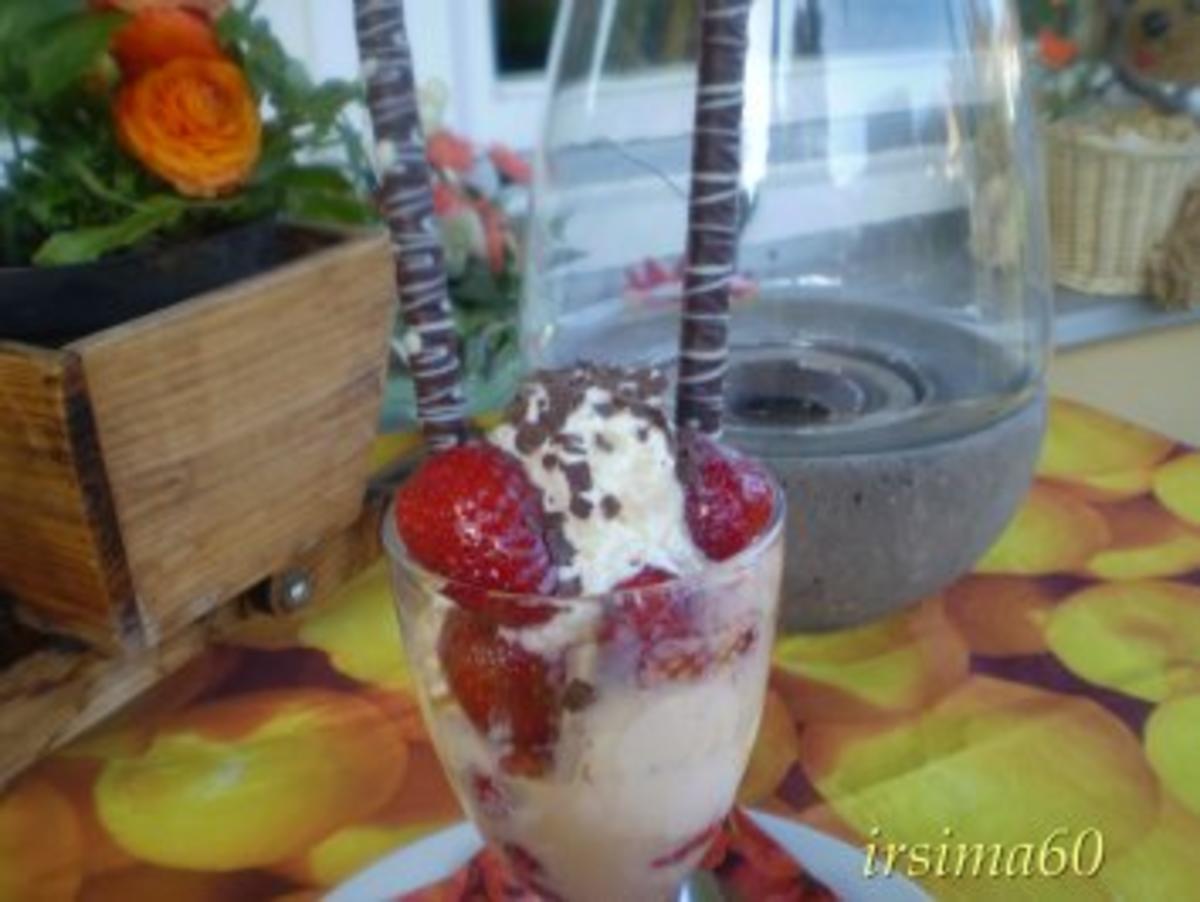 Erdbeerbecher mit Eierlikör - Rezept mit Bild - kochbar.de