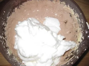 Schoko-Aprikosen-Sahnerolle - Rezept - Bild Nr. 4