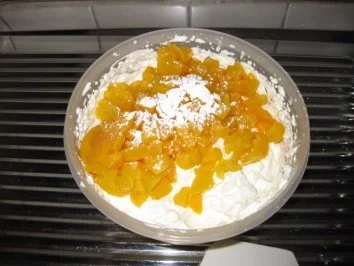 Schoko-Aprikosen-Sahnerolle - Rezept - Bild Nr. 10