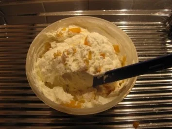 Schoko-Aprikosen-Sahnerolle - Rezept - Bild Nr. 11