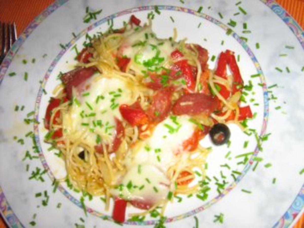 Spaghettipfanne mit Fenchel-Paprika-Gemüse unter einer Mozzarellablume - Rezept - Bild Nr. 2