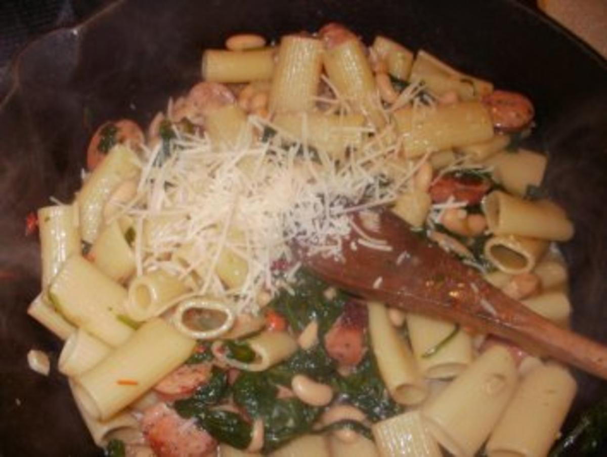 Pasta: Farmers Rigatoni Style - Pasta mir Spinat, Bohnen und Bacon -Bratwurst - Rezept - Bild Nr. 6