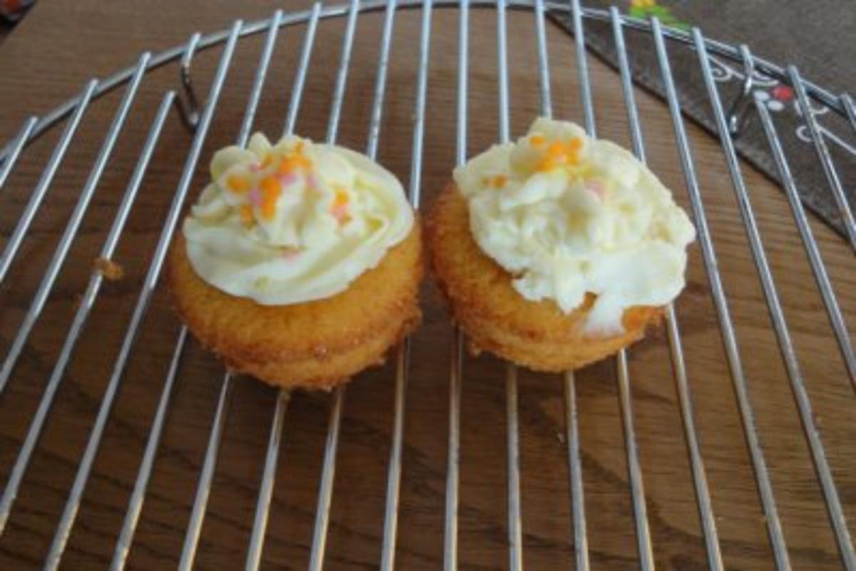 Bilder für Cupcakes mit Zitronen-Mascarpone-Creme - Rezept