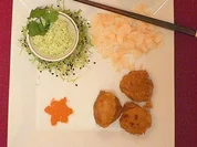 Linsenbällchen mit Joghurt-Koriander-Dip - Rezept