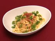 Bunte Tagliatelle mit feurigem Russen (Yvonne de Bark) - Rezept