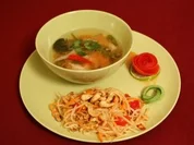 Garnelensuppe mit Zitronengras und Papayasalat (Kelly Trump) - Rezept