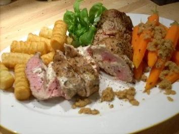 Rezept: Gefülltes Lendchen mit jungen Möhren Gefülltes Lendchen mit jungen Möhren - Rezept
