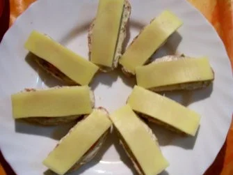 Rezept: Zwischensnack: Schinken-Käse-Bruscetta, überbacken Bild Nr. 6 Zwischensnack: Schinken-Käse-Bruscetta, überbacken - Rezept - Bild Nr. 6