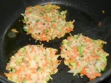 Rezept: Vegetarisch: Gemüsepuffer mit Quarkdip Bild Nr. 5 Vegetarisch: Gemüsepuffer mit Quarkdip - Rezept - Bild Nr. 5