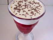 Dessert: Bananenschaum auf Beerenpüree - Rezept